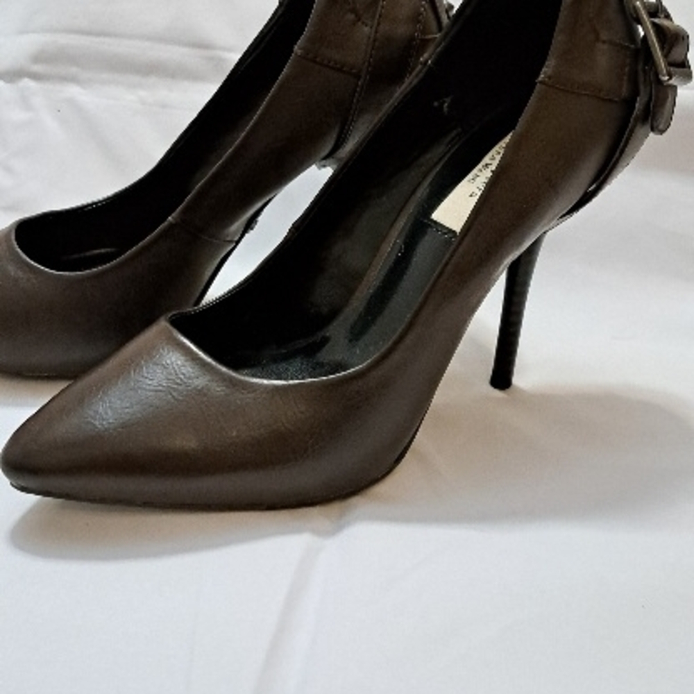 Simply Vera Vera Wang dark Brown Heels 6